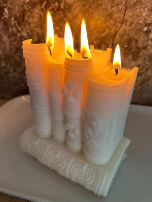 Bundle of Books Candle